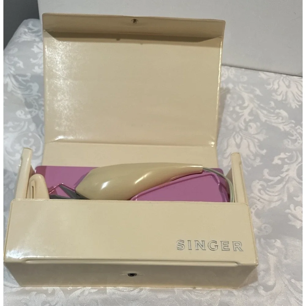 Vintage Singer Cutting Electric Scissors With Original Case and Cardboard Sleeve